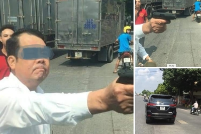 Công an TP Bắc Ninh triệu tập người đàn ông dùng súng đe dọa lái xe tải
