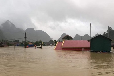 Quảng Bình: Mưa lớn kéo dài, hàng trăm nhà dân bị nhấn chìm trong nước