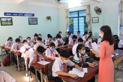 Đà Nẵng: Học sinh lớp 6 đến 12 ngày đầu đến trường sau dịch Covid-19