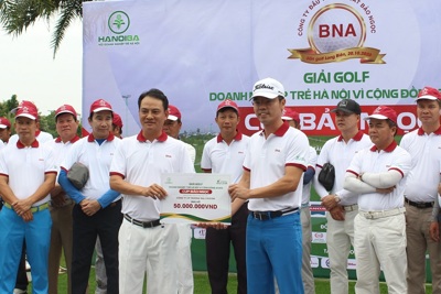 Hơn 700 triệu đồng ủng hộ miền Trung, gây quỹ từ thiện từ Giải Golf Doanh nghiệp trẻ Hà Nội 2020