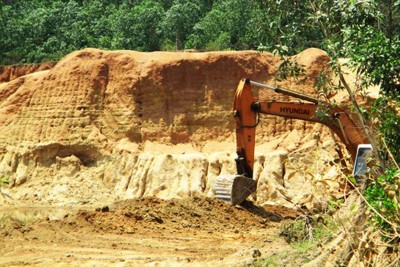 Bình Định: Xem xét kỷ luật Chủ tịch xã để doanh nghiệp khai thác đất trái phép