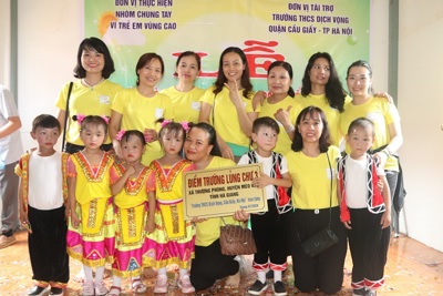 Trường THCS Dịch Vọng chung tay chia sẻ với trẻ em vùng cao Hà Giang