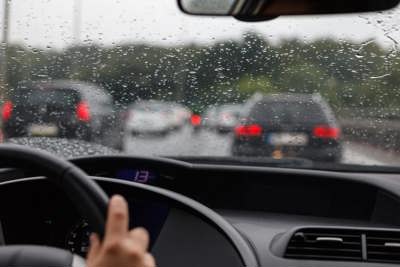 [Infographic] Kinh nghiệm lái xe qua đường ngập trong mùa mưa