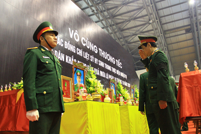 Nghẹn lòng đưa tiễn 22 liệt sĩ hy sinh khi làm nhiệm vụ tại Quảng Trị