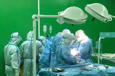 Bệnh nhân nhiễm Covid-19 sinh mổ ngay trong đêm tại Bệnh viện dã chiến