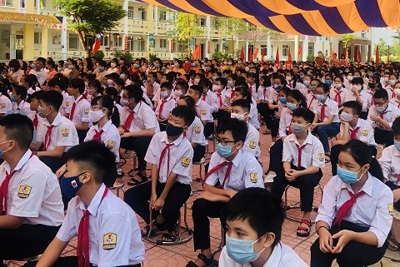 Học sinh huyện Thanh Trì hân hoan trong ngày khai trường