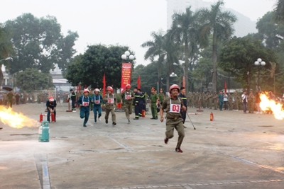 Quận Thanh Xuân: Nâng cao nghiệp vụ chữa cháy cho 300 dân quân