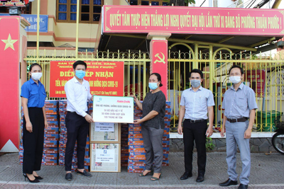 Báo Kinh tế & Đô thị cùng PHN Group trao ủng hộ phòng chống dịch tại Đà Nẵng
