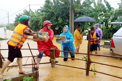 Quảng Trị khẩn trương triển khai ứng cứu, hỗ trợ người dân sau mưa lũ
