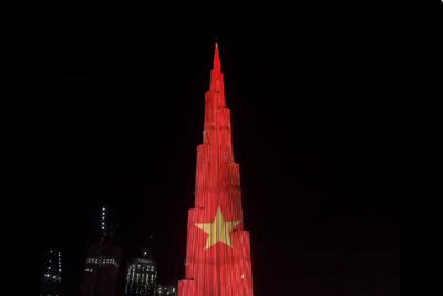 [Video] Quốc kỳ Việt Nam phủ kín tòa tháp cao nhất thế giới tại Dubai