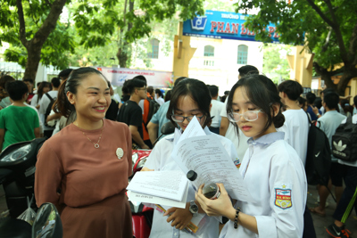 Hà Nội công bố điểm chuẩn vào lớp 10 chuyên THPT năm học 2020 - 2021