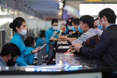 Hành khách từ các chuyến bay thương mại đến Việt Nam cách ly thế nào, thời gian bao lâu?