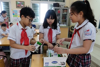 Thu gom, tái chế vỏ hộp sữa tại các trường học của Hà Nội: Hành động nhỏ, ý nghĩa lớn