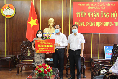 Báo Kinh tế & Đô thị và PHN Group trao ủng hộ phòng chống dịch Covid-19 tại Quảng Nam