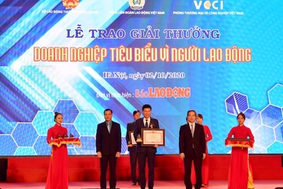 Vietcombank vinh dự được Thủ tướng Chính phủ tặng Bằng khen “Doanh nghiệp tiêu biểu vì người lao động”