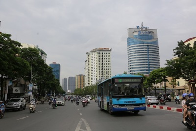 Xe buýt Hà Nội: Thách thức và cơ hội