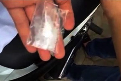“Tiếc” gói ma túy hút giở mang về, người đàn ông bị bắt giữ