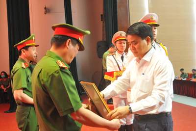 Hà Nội khen thưởng Công an thành phố phá chuyên án cướp ngân hàng ở Sóc Sơn