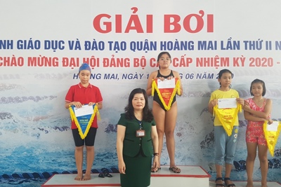 Quận Hoàng Mai: Sôi nổi giải bơi ngành GD&ĐT quận lần thứ II