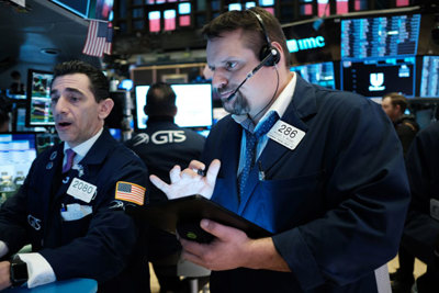 Chứng khoán Mỹ thăng hoa, chỉ số Dow Jones nhảy vọt hơn 500 điểm