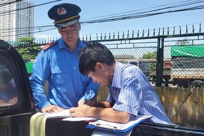 Thanh tra Giao thông ra quân kiểm tra xe khách khu vực quận Hoàng Mai