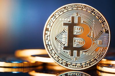 Bitcoin tiến sát mốc 10.000 USD