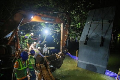 Hà Nội: Cải tạo bờ kè Hồ Gươm bằng khối bê tông cốt sợi đúc sẵn