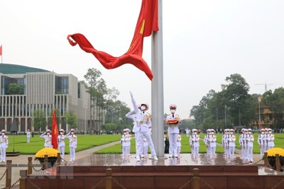 Lễ thượng cờ trên quảng trường Ba Đình kỷ niệm 45 năm thống nhất