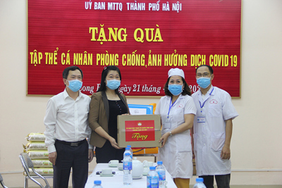 Mặt trận Tổ quốc thành phố Hà Nội động viên đội ngũ y bác sĩ Trạm Y tế phường Long Biên