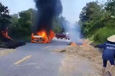 Nghệ An: Ô tô cháy trơ khung trên đường, tài xế bị bỏng nặng