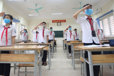 Ngày đầu tiên học sinh Hà Nội tới trường: Tuân thủ nghiêm quy định phòng dịch
