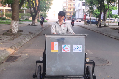 "Phù phép" xe rác hỗ trợ công nhân môi trường