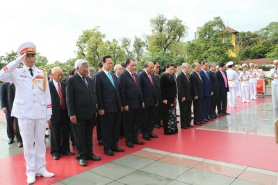 Lãnh đạo Đảng, Nhà nước, TP Hà Nội vào Lăng viếng Chủ tịch Hồ Chí Minh