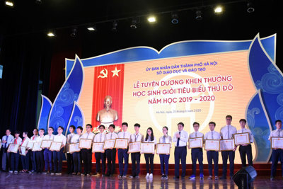 Tuyên dương khen thưởng 509 học sinh giỏi tiêu biểu Thủ đô