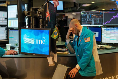 Giá dầu thế giới sụp đổ kéo Dow Jones lao dốc hơn 600 điểm