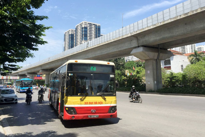 Hà Nội: Xe buýt hoạt động trở lại, không chở quá 50% sức chứa