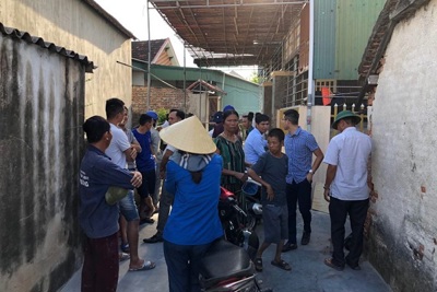 Hà Tĩnh: Buộc bạt che nắng, 3 người bị điện giật tử vong