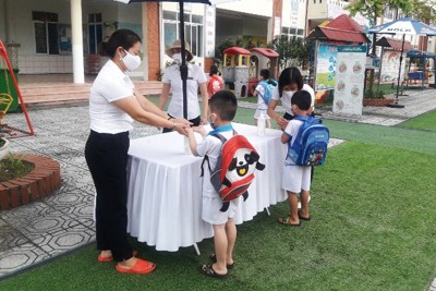 Ngày đầu trở lại trường của hơn 34.000 học sinh mầm non, tiểu học huyện Mê Linh