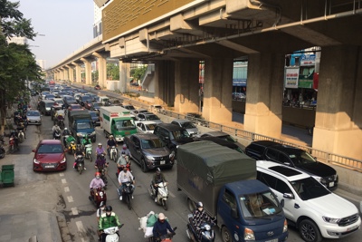 Hà Nội: Người dân về quê nghỉ lễ, bến xe thông thoáng, áp lực giao thông tăng nhẹ