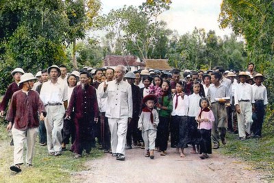 [Văn hóa Hồ Chí Minh sáng mãi với đời thường] Bài 2: Không có gì lớn hơn Nhân dân