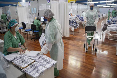 Dịch Covid-19 vẫn “nóng rực” ở Brazil, Mỹ sắp thử nghiệm 3 loại vaccine tiềm năng ngừa SARS-CoV-2