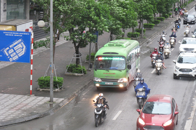 Hà Nội: Xe buýt, xe khách hoạt động trở lại sau khi nới lỏng cách ly xã hội
