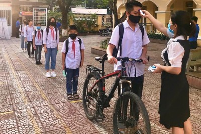 Học sinh thị xã Sơn Tây chính thức trở lại lớp học sau 3 tháng nghỉ chống dịch Covid-19