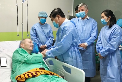 Chủ tịch UBND TP Hồ Chí Minh thăm bệnh nhân 91