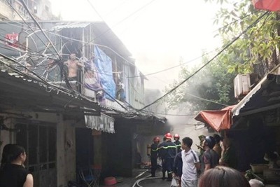 Hà Nội: Cháy khu tập thể, 13 người được cứu, hướng dẫn thoát nạn kịp thời