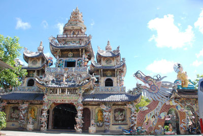 Vãn cảnh ngôi chùa lập 11 kỷ lục Việt Nam