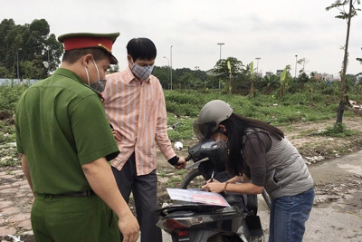 Huyện Thanh Trì: Xử phạt 44 trường hợp không đeo khẩu trang trong ngày 16/4