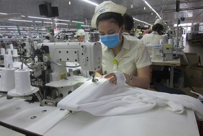 Nửa cuối tháng 4, Việt Nam tăng xuất khẩu hàng điện tử, dệt may