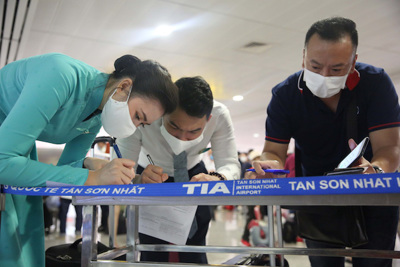 TP Hồ Chí Minh ngừng lấy mẫu xét nghiệm sàng lọc Covid-19 tại sân bay, nhà ga nội địa