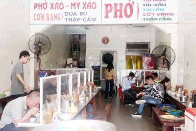 Hà Nội: Nhà hàng, quán ăn không được phục vụ cùng lúc quá 20 người